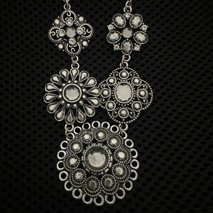 BRAND NEW IN BOX VERSATILE BOHO STYLE DESIGNER INSPIRED NECKLACE